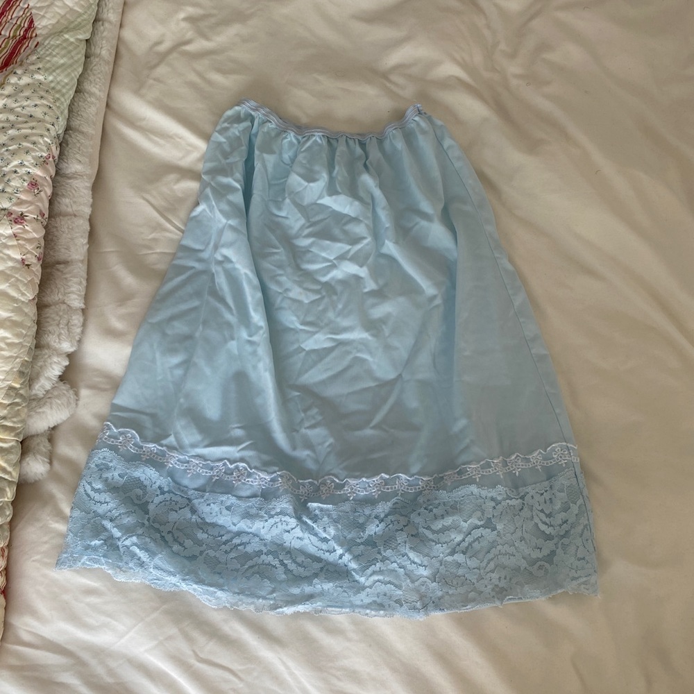 stunning vintage slip skirt🤍